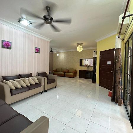 Rini Utama Homestay Skudai Luaran gambar