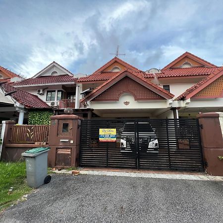 Rini Utama Homestay Skudai Luaran gambar