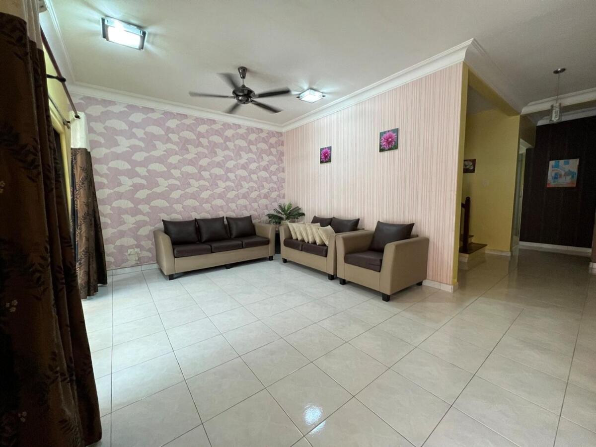 Rini Utama Homestay Skudai Luaran gambar