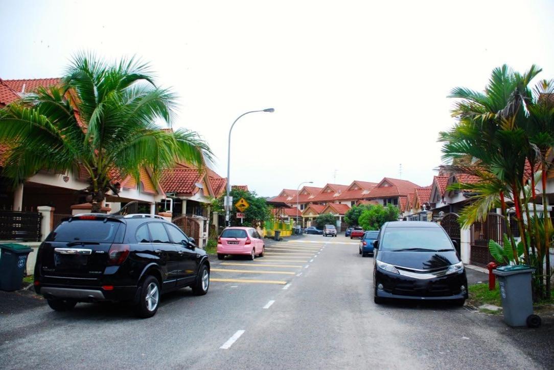 Rini Utama Homestay Skudai Luaran gambar