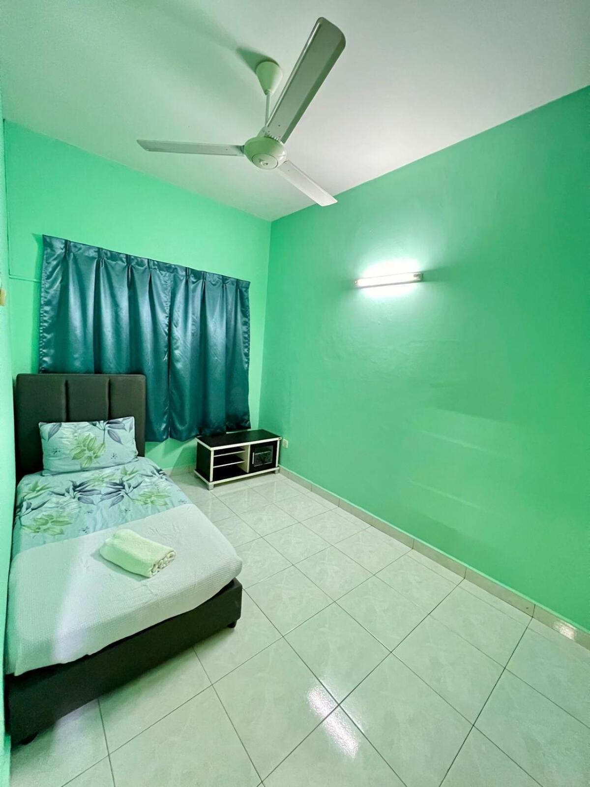 Rini Utama Homestay Skudai Luaran gambar